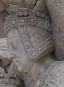 Margaret of Foix on her tomb. 